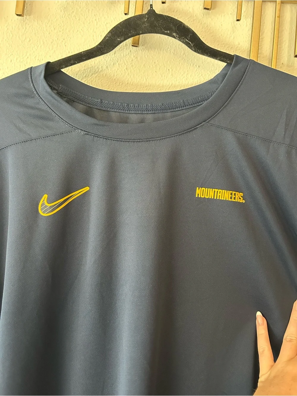 Nike Men’s WVU Mountaineers Navy Long-Sleeve Dri-FIT Shirt